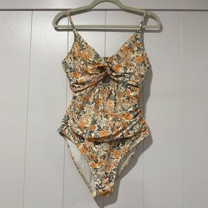 ✨ Cupshe Yellow Ditsy Floral Cutout One-Piece Swimsuit Bathing Suit- Size L ✨